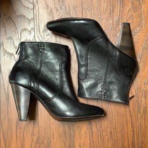 Frye Regina zip bootie